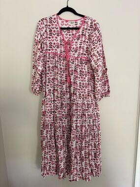 SLV Pink and White Block Print Floral Tiered Midi Dress